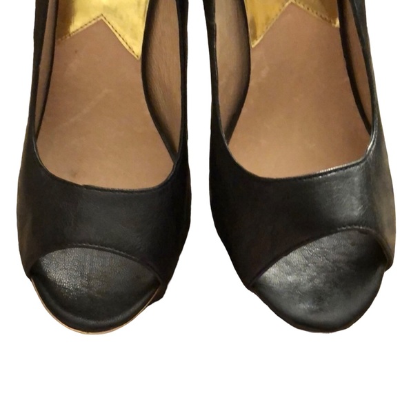 Micheal Kors size 10 black Leather open toe pumps with platform at toe - Picture 8 of 16